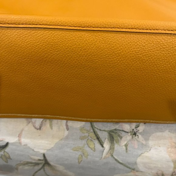 Women's Handbag - Picture 4 of 11